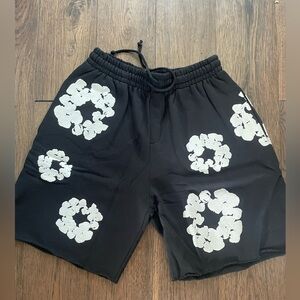 Denim tear wreath black shorts